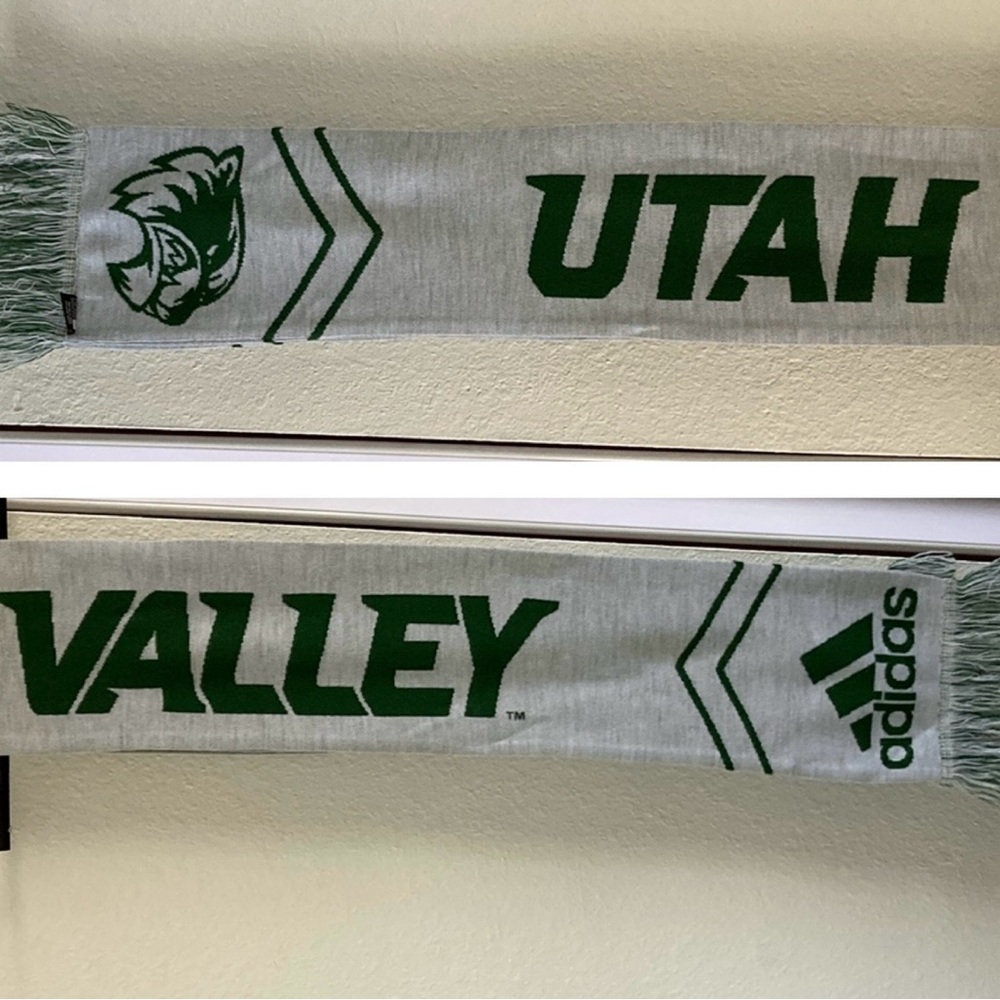 ADIDAS Utah Valley Wolverines Grey Scarf - Picture 3 of 6